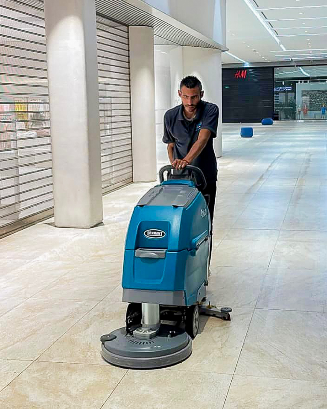 Equipo Genio en trabajo de limpieza profesional